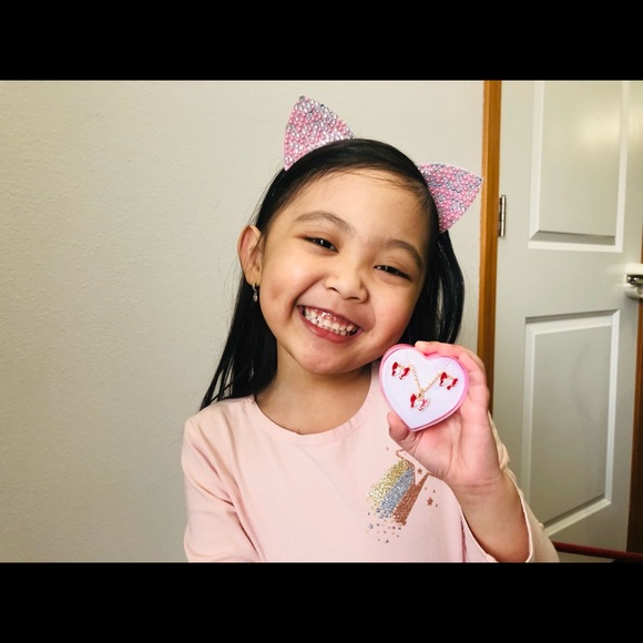 Pretty Red Butterfly Jewelry Set - Picture 4 of 4